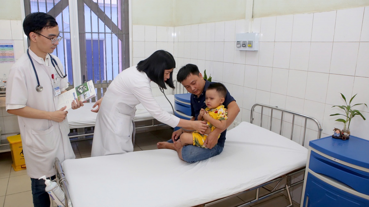 Cứu sống bé 2 tuổi ngưng tim do đuối nước, làm gì để phòng đuối nước cho trẻ?