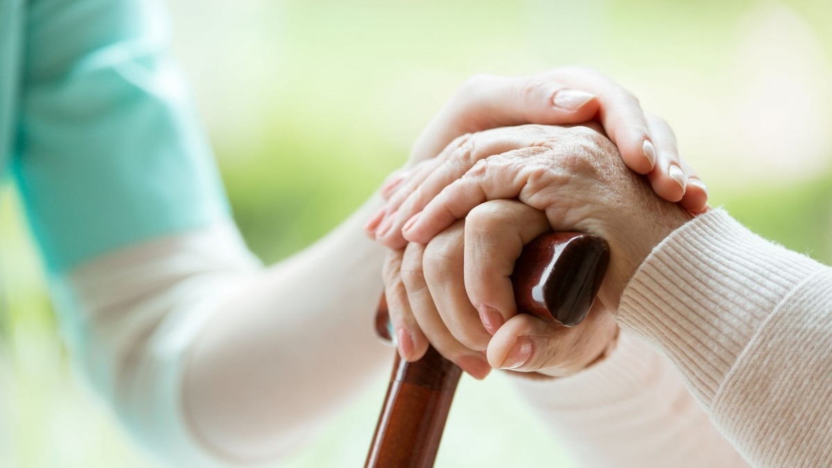 Từ kinh nghiệm quốc tế đến hành động của Việt Nam trong chăm sóc người cao tuổi