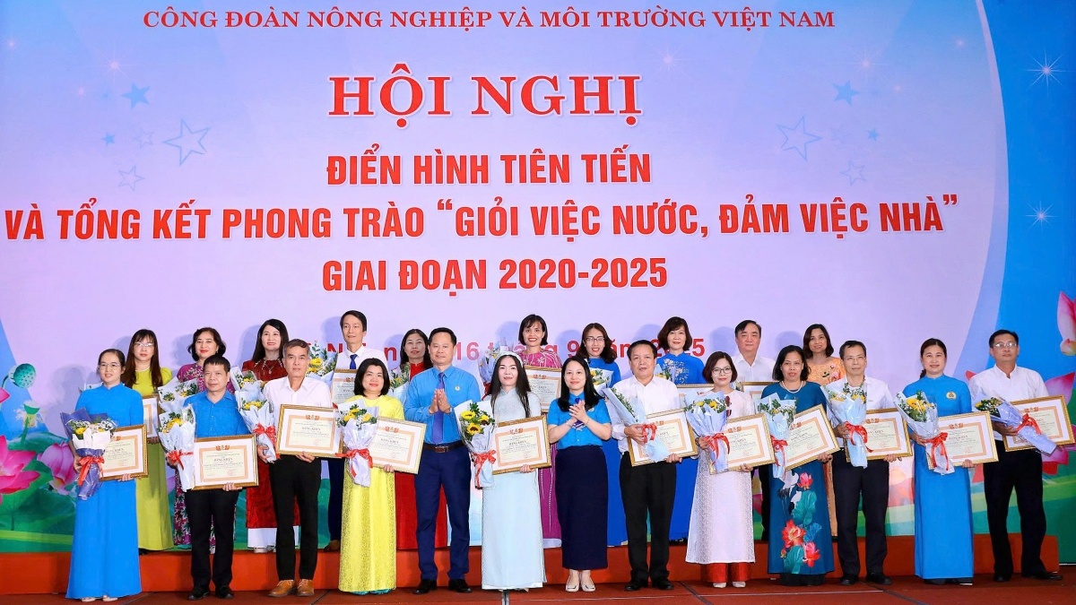 Ngành Nông nghiệp và Môi trường: Tôn vinh sự sáng tạo, khẳng định vai trò quan trọng của lao động nữ
