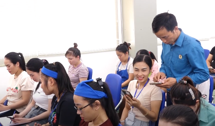 Khi cuộc thi tìm hiểu Luật Công đoàn, Luật BHXH trở thành phong trào thi đua