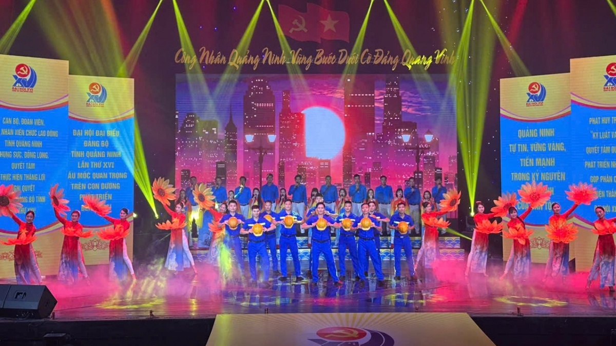 Công nhân Quảng Ninh vững bước dưới cờ Đảng quang vinh