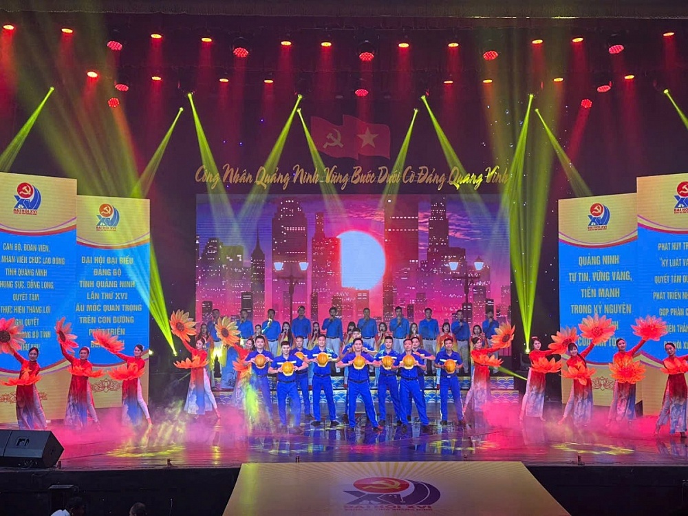 Màn hát múa “Việt Nam ơi – Chân trời rộng mở”: do Công đoàn Công ty Than Hòn Gai biểu diễn đã khép lại Liên hoan Nghệ thuật CNVCLĐ Quảng Ninh chào mừng Đại hội Đảng bộ tỉnh Quảng Ninh lần thứ XVI, nhiệm kỳ 2025 – 2030.