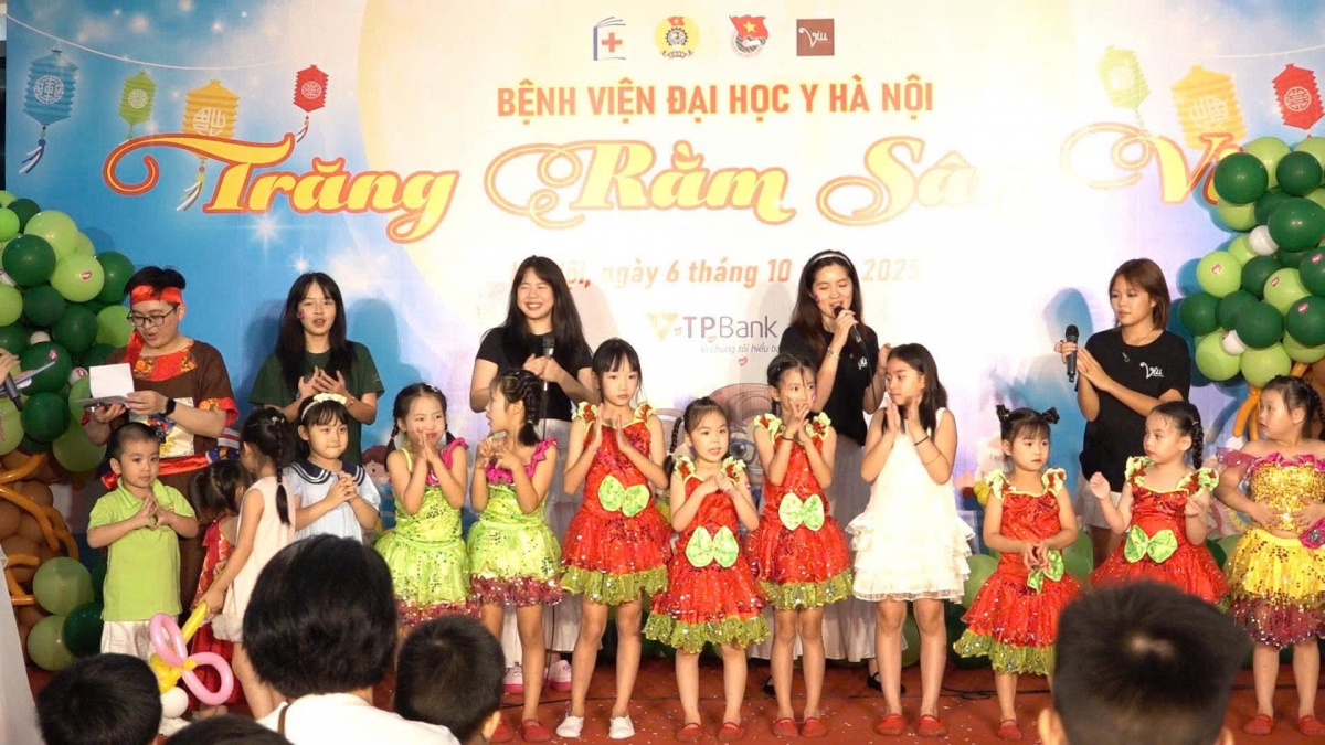 “Trăng rằm sân viện” – Đêm Trung thu ấm áp tại Bệnh viện Đại học Y Hà Nội