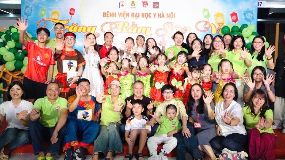 “Trăng rằm sân viện” – Đêm Trung thu ấm áp tại Bệnh viện Đại học Y Hà Nội