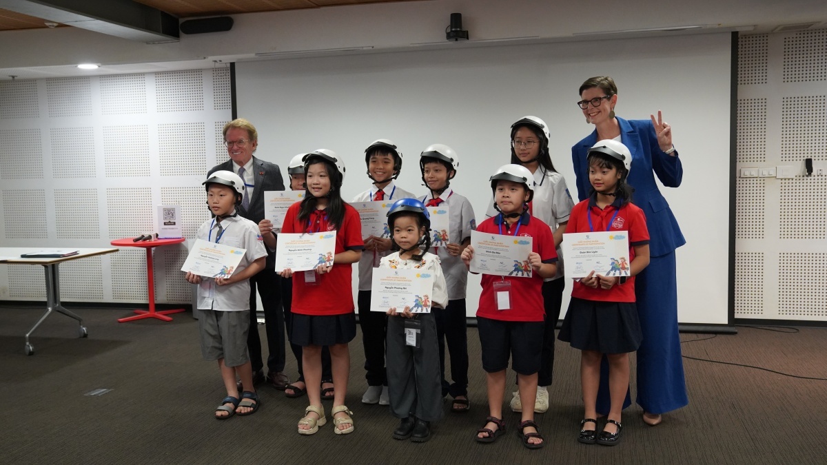 viet nam 2000 cam ket hanh dong vi mot tuong lai khong con tre em tu vong do tai nan giao thong