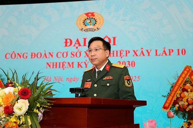 Đại tá Đặng Văn Thịnh, UVBTVĐU, Phó Tổng Giám đốc Tổng Công ty kiêm Giám đốc Xí nghiệp phát biểu chỉ đạo Đại hội Công đoàn cơ sở. Ảnh: ĐVCC