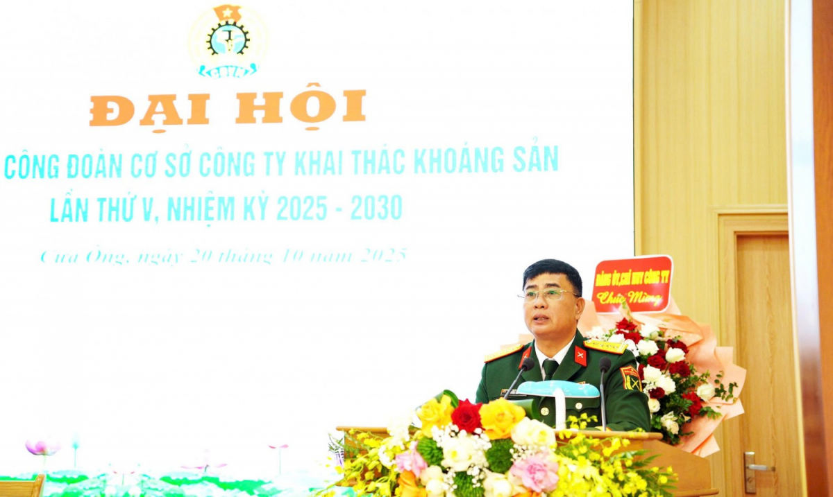 Đại tá Nguyễn Văn Vĩnh, Bí thư Đảng ủy, Phó Giám đốc Công ty Khai thác Khoáng sản phát biểu tại Đại hội. Ảnh: ĐVCC