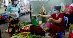 Bộ Tài chính tăng cường rà soát giá hàng hóa sau khi giá xăng giảm mạnh