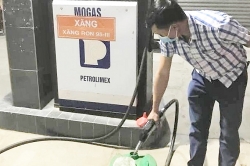 Nghệ An: Người lao động mua xăng về dự trữ, Công ty Xăng dầu cảnh báo nguy cơ cháy nổ